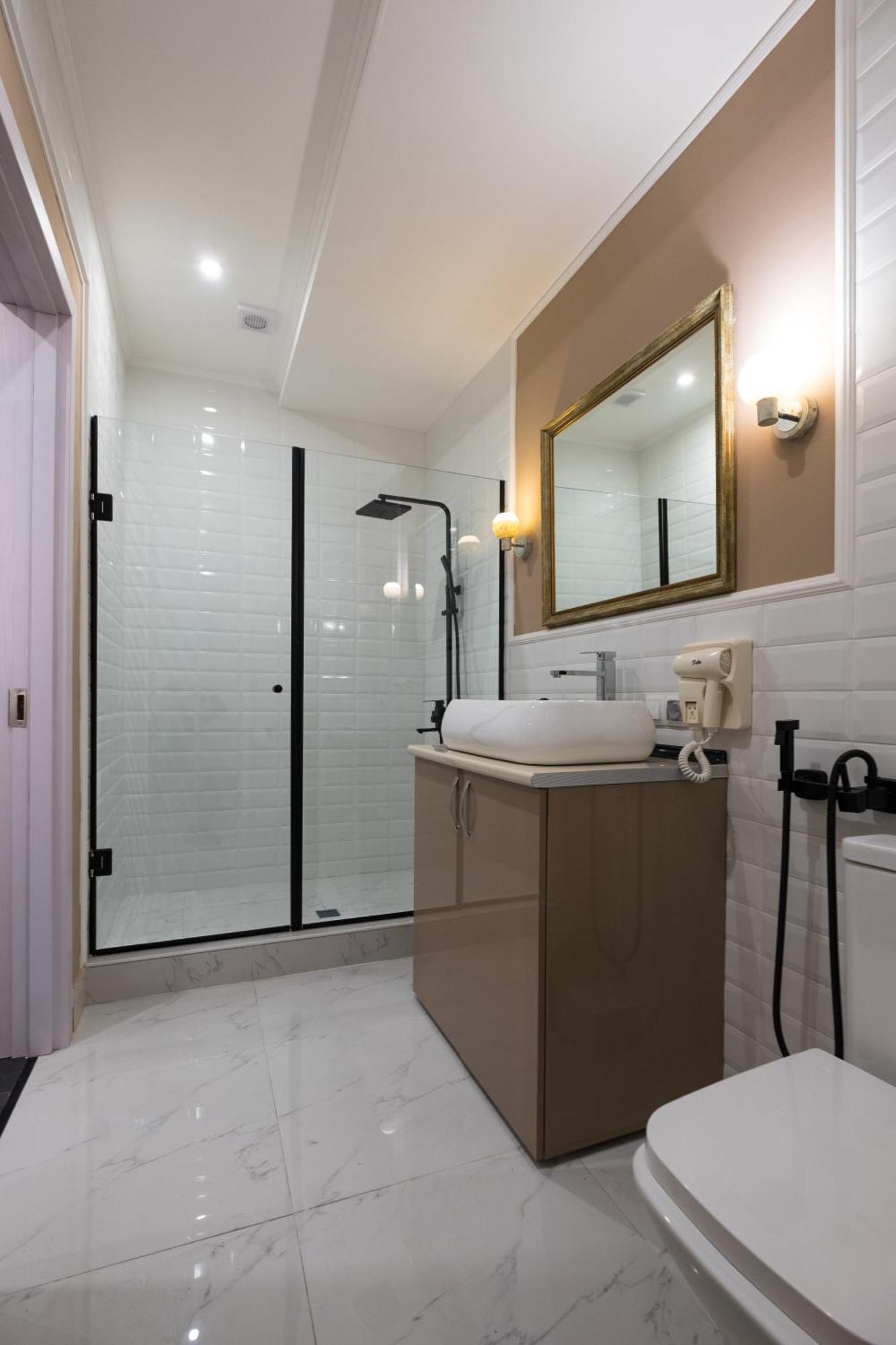 Iren River Side Apartments Tbilisi Ngoại thất bức ảnh
